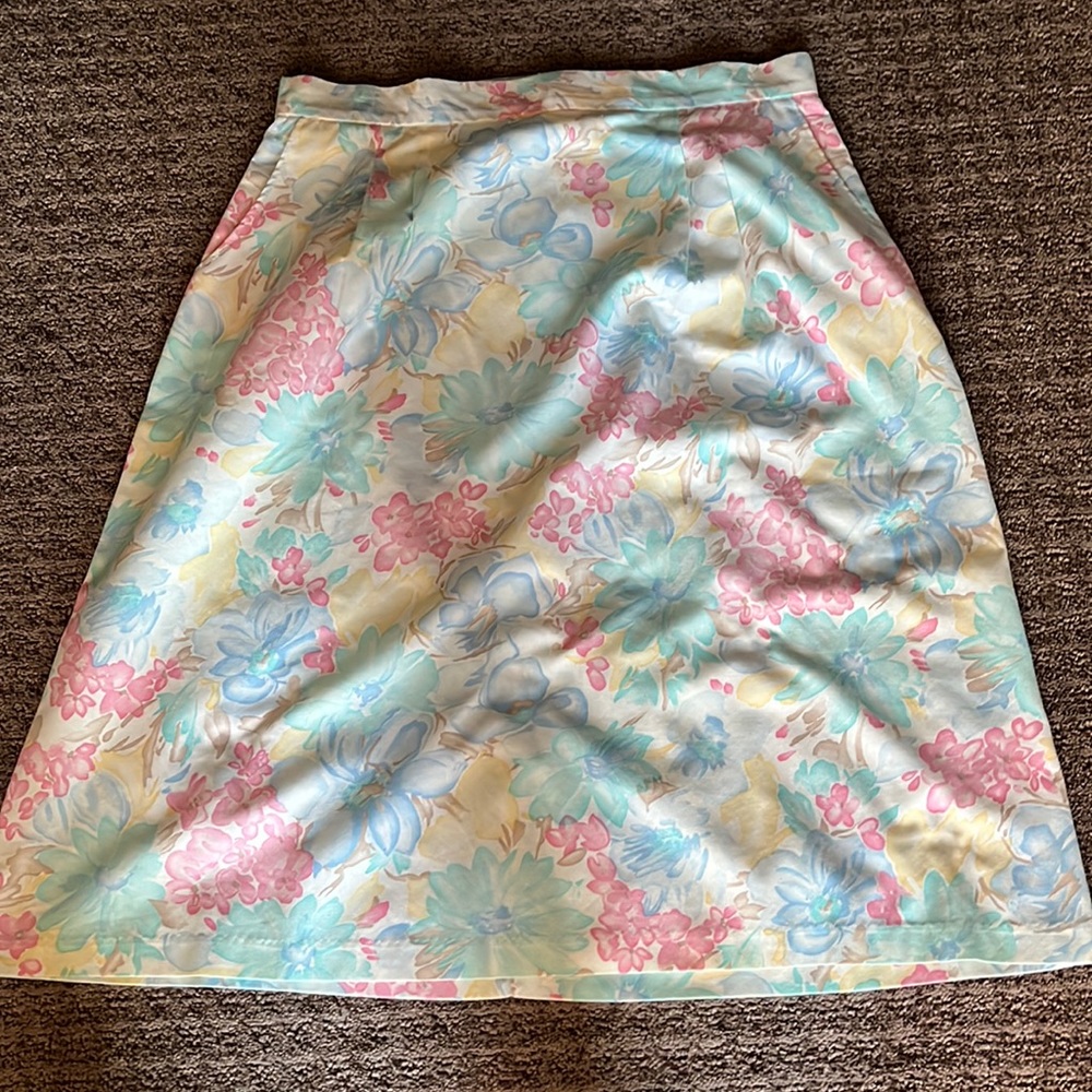 Women’s straight lined skirt, size 20